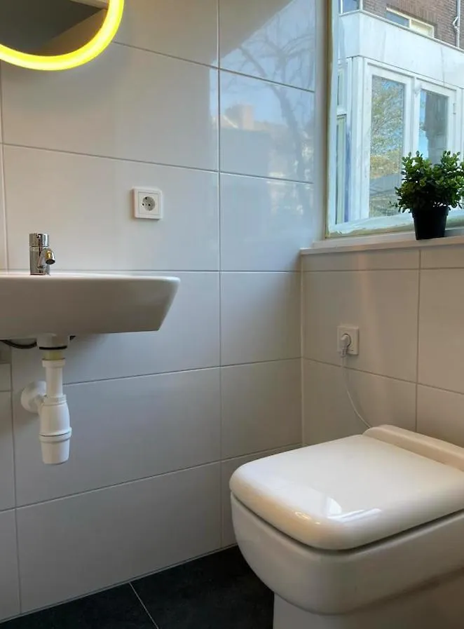 Guest house New Delft Garden View Prins Room Delta Netherlands
