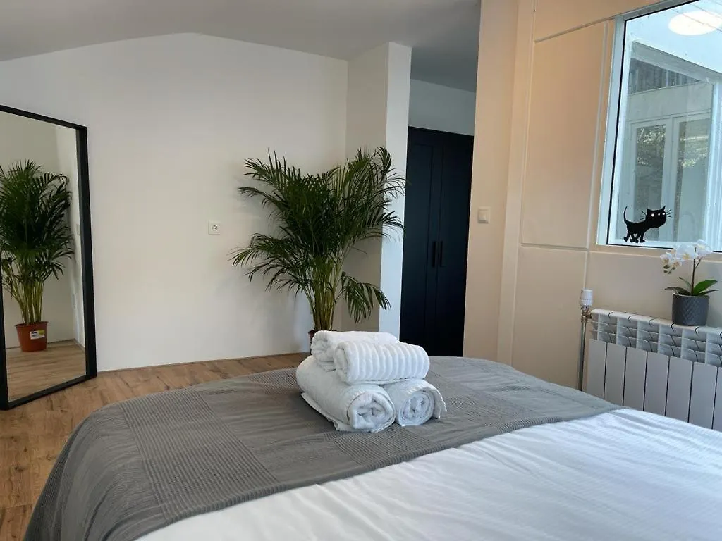 Guest house New Delft Garden View Prins Room Delta Netherlands